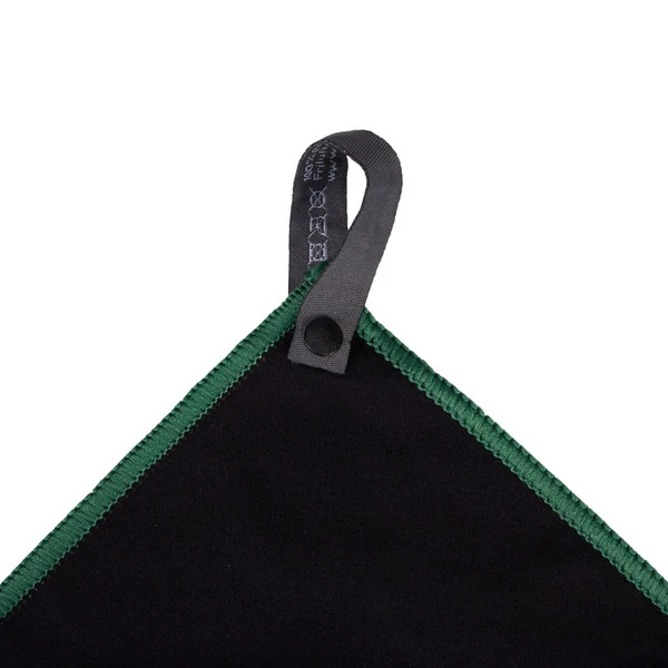 FRILUFTS MICROFIBRE TOWEL W:O:A Reisehandtuch GREEN/BLACK 6 FRILUFTS MICROFIBRE TOWEL W:O:A Reisehandtuch GREEN/BLACK – Bild 4